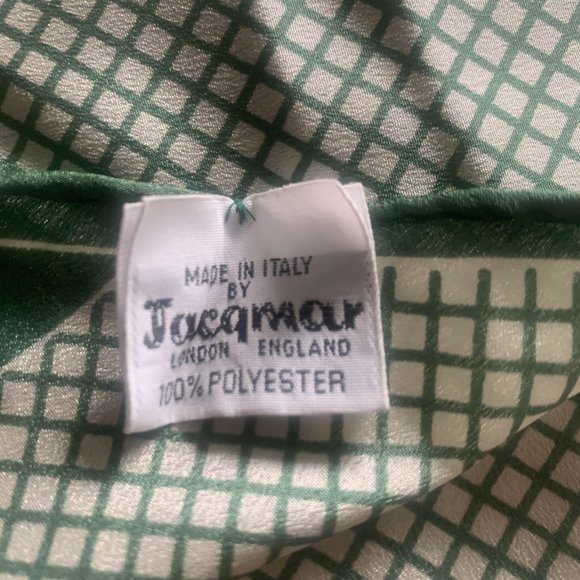 Green scarf - Picture 3 of 3